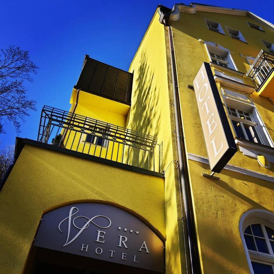 Hotel Vera ヤーヒモフ エクステリア 写真