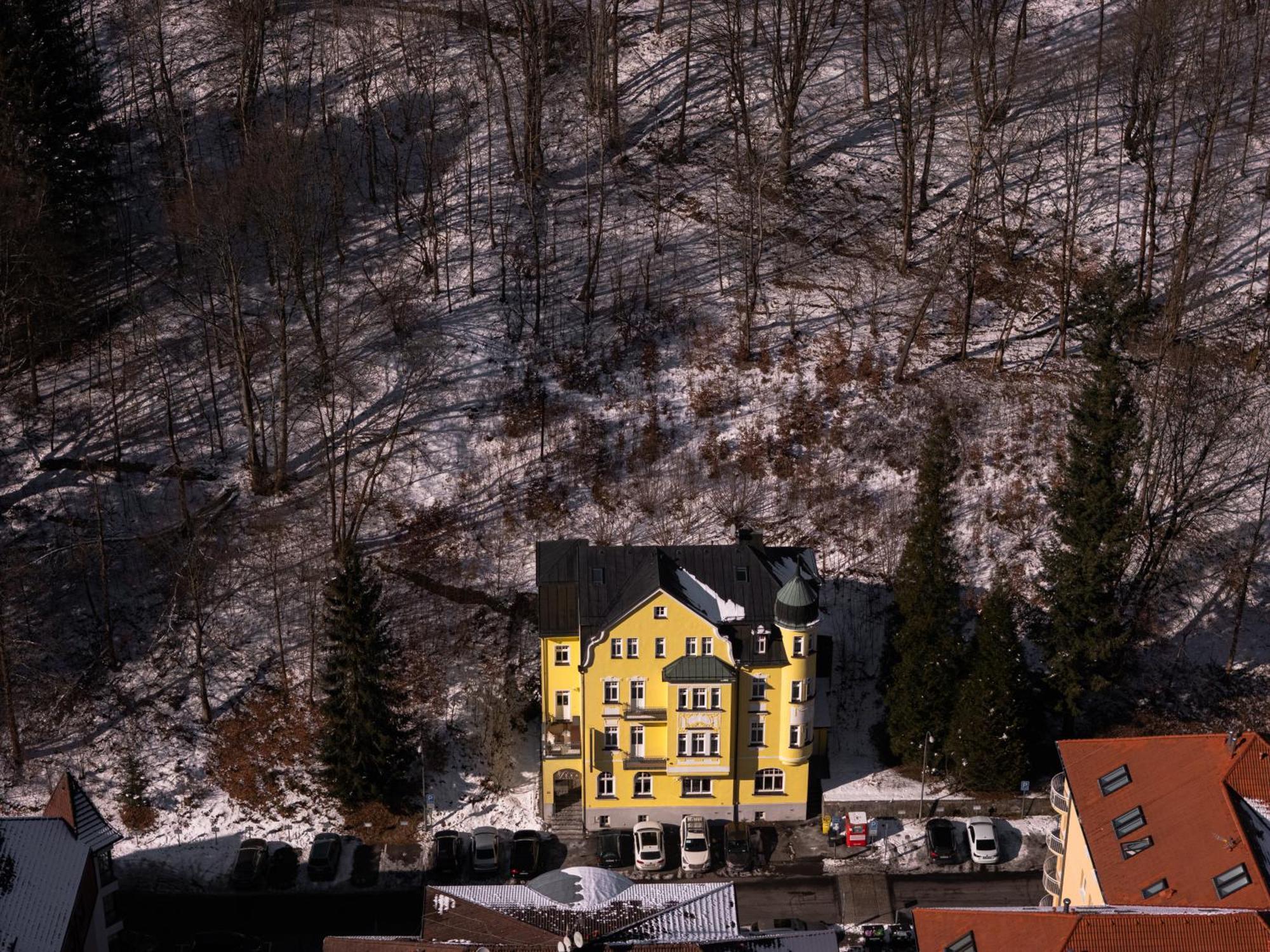 Hotel Vera ヤーヒモフ エクステリア 写真